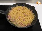 Pasta with bacon: easy, cheap and creamy - Preparation step 4