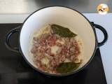 Pasta with sausage sauce: a simple dish with intense flavor - Preparation step 3