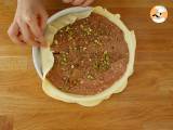 Galette des rois frangipane cake with raspberry pistachio - Preparation step 5