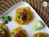 Patacones, Colombian plantain toast with guacamole and tomatoes - Preparation step 11