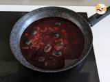 Spaghetti al fuoco di bacco: red wine pasta to bring something special to the table - Preparation step 1