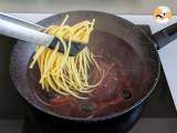 Spaghetti al fuoco di bacco: red wine pasta to bring something special to the table - Preparation step 3