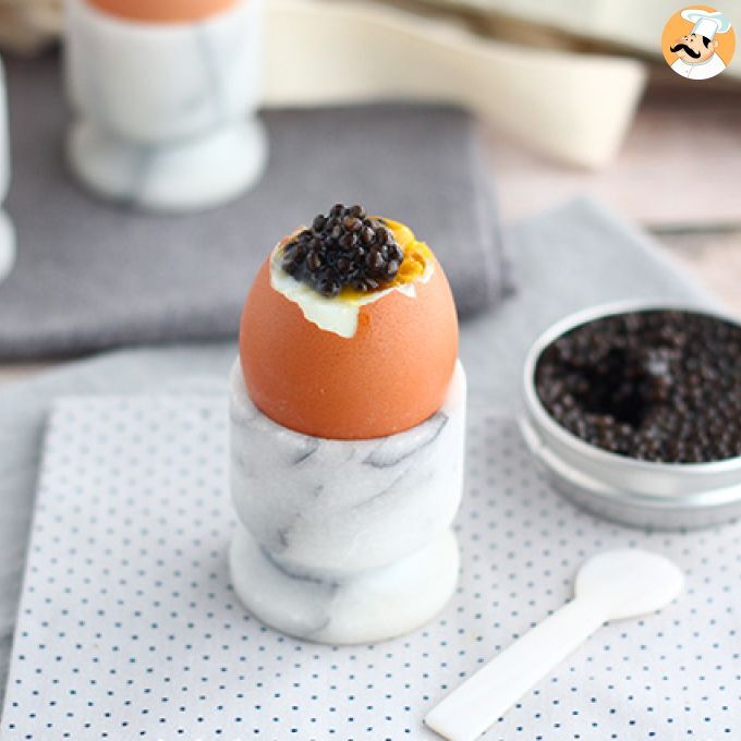 Soft-boiled eggs with caviar - Italian recipes by GialloZafferano