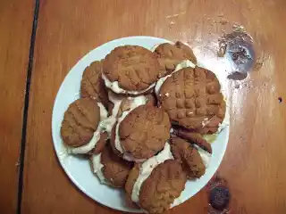 3 ingredient peanut butter sandwich cookies with banana cream filling!