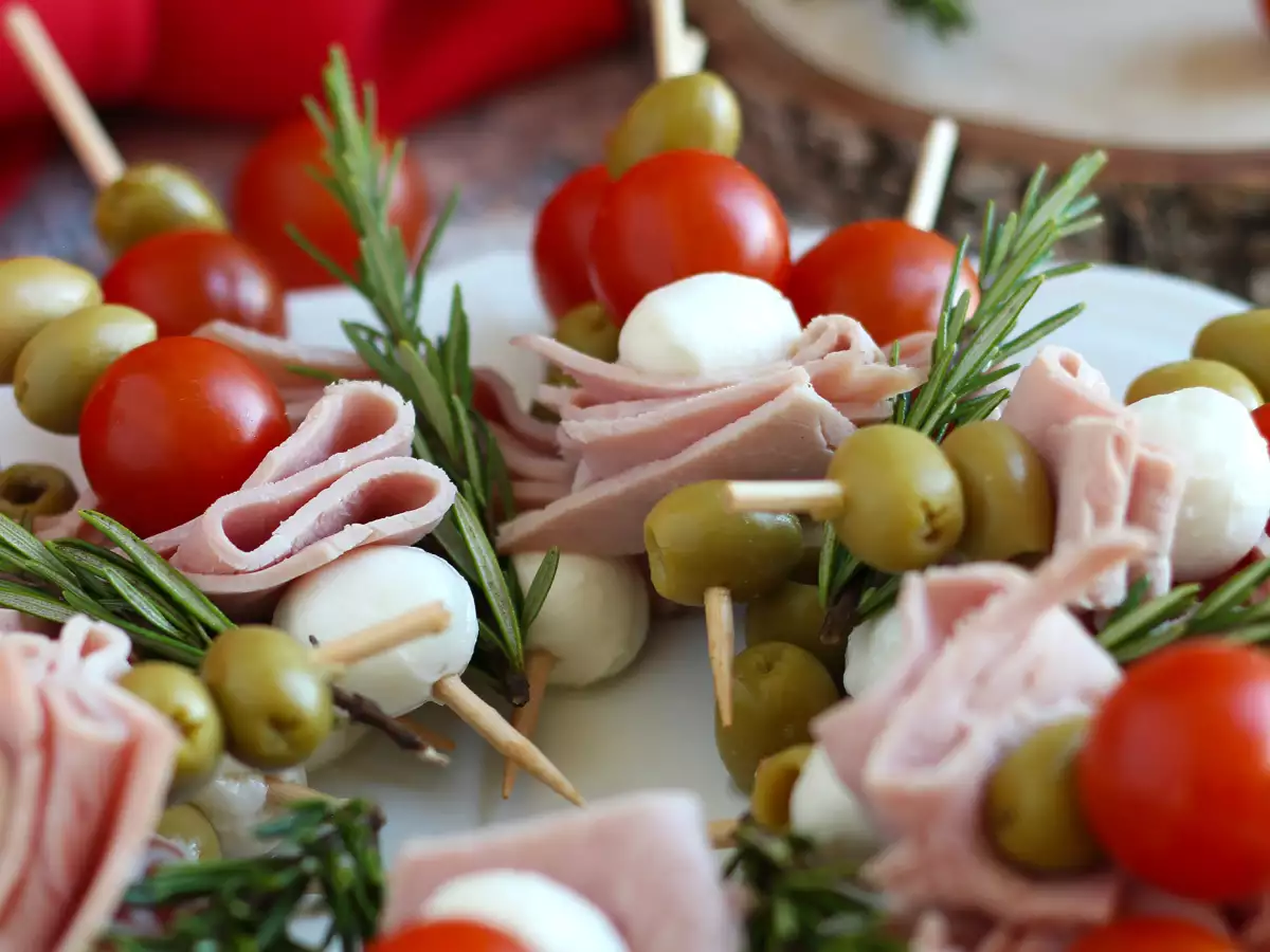 A festive appetizer wreath for a great party! - photo 5