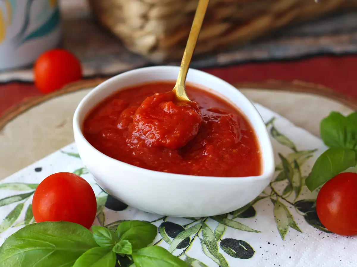 A flavour-packed raw tomato sauce, ideal for topping pizza or pinsa - photo 3