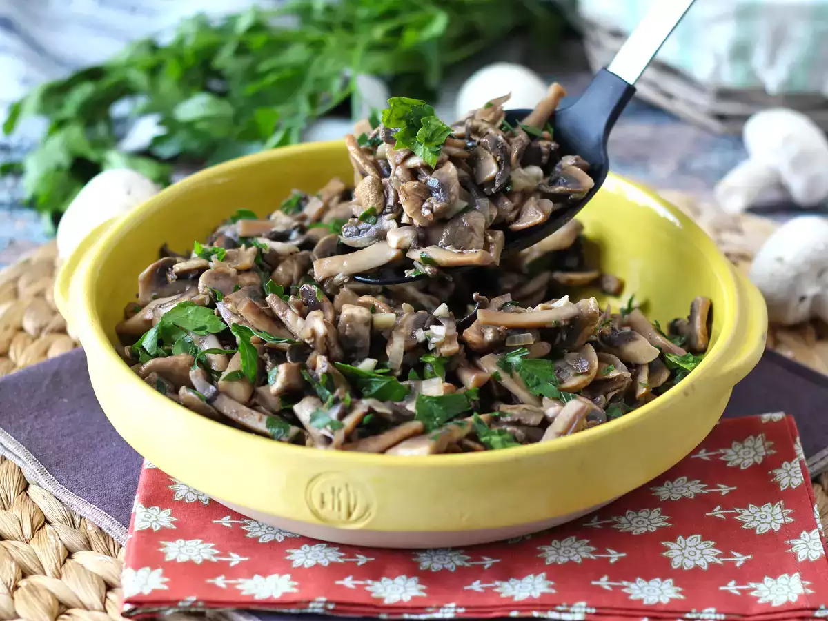 A quick and easy recipe for pan-fried mushrooms - photo 6