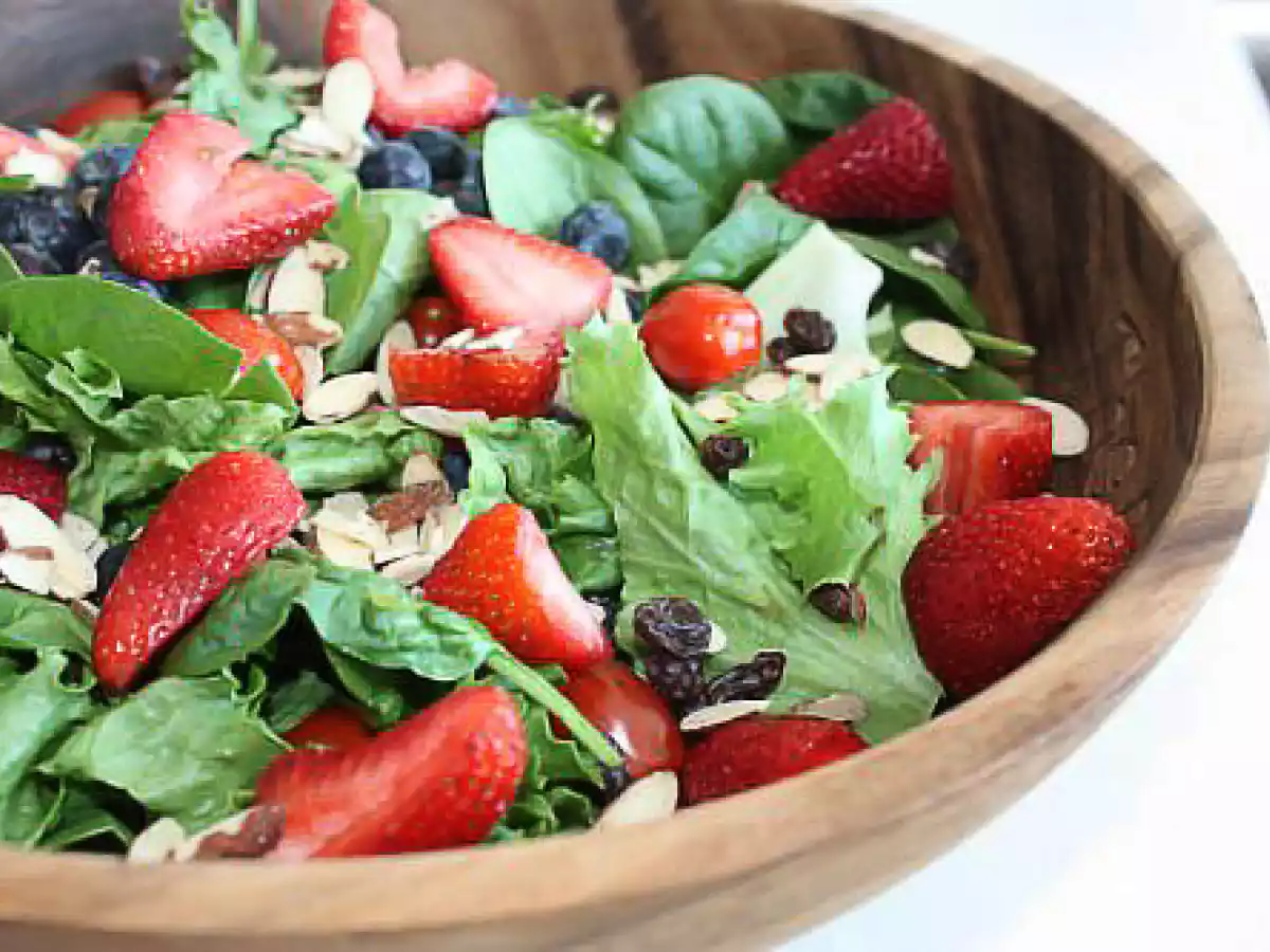 A Salad to Remember: Fruit, Veg, Nuts and Raisins - photo 2