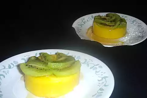 Steamed lemon pudding recipe with treacle kiwis
