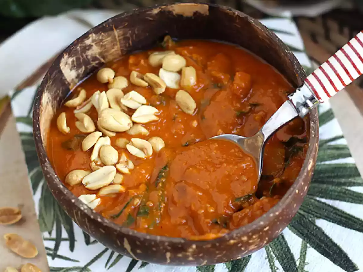 African peanut soup: tomato, peanut and swiss chard - photo 4