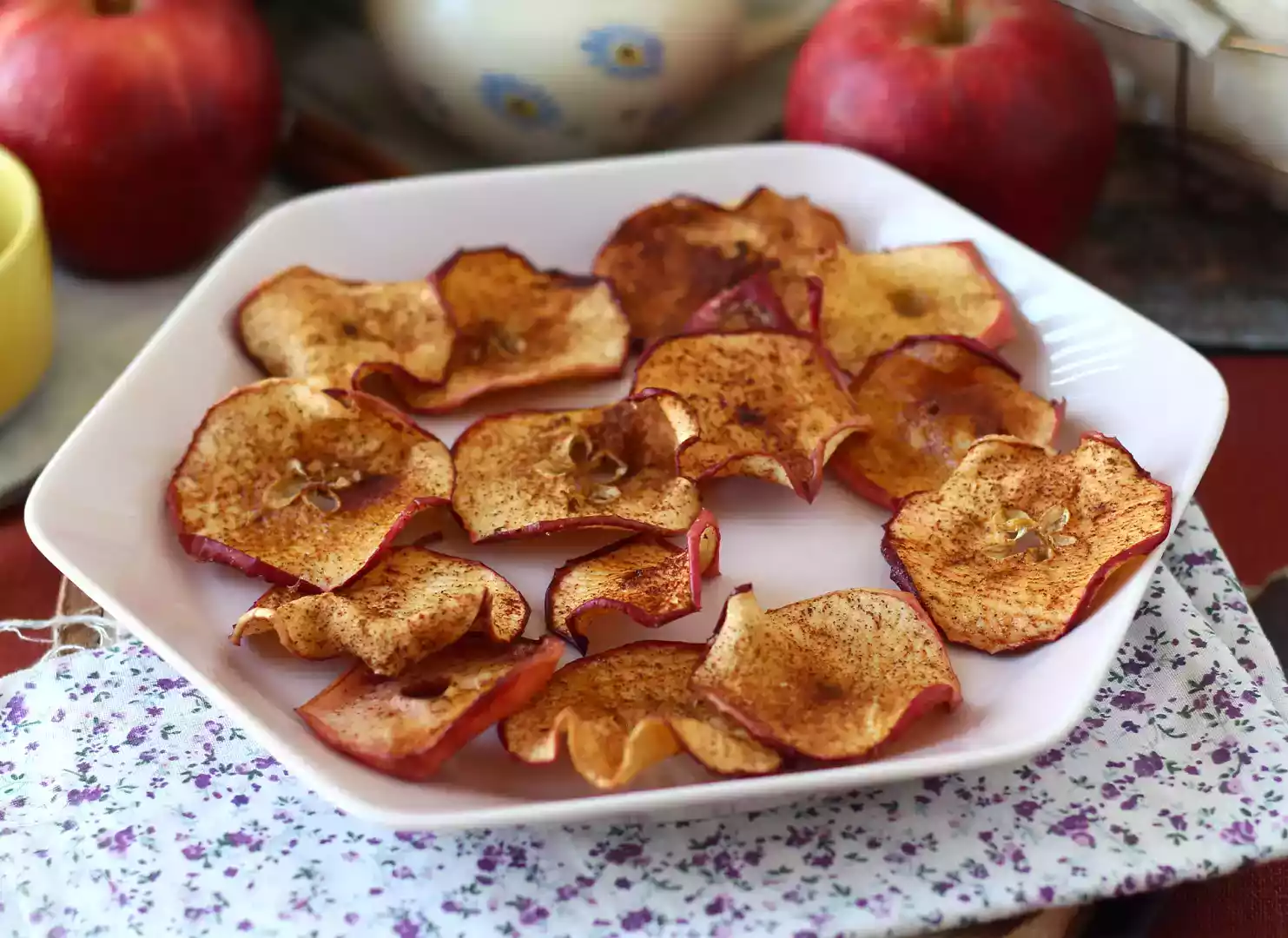 Air fryer cinnamon apple chips