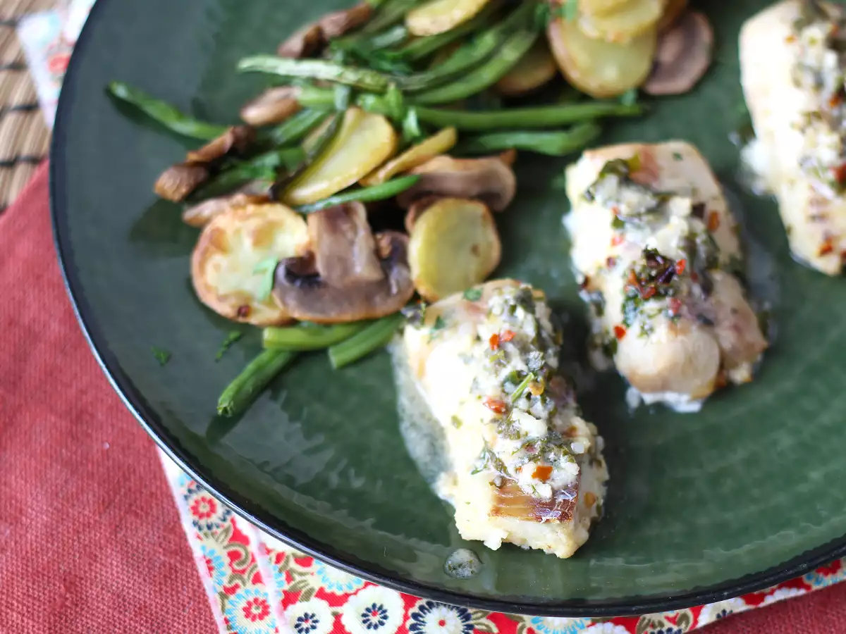 Air Fryer-cooked hake with white wine sauce, potatoes, and vegetables - photo 4
