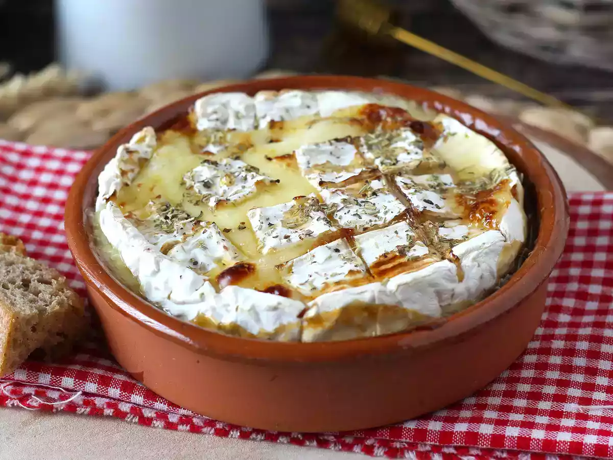 Air fryer-roasted camembert with a nice runny texture! - photo 2
