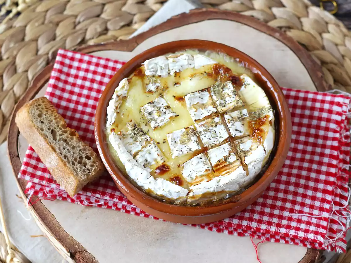 Air fryer-roasted camembert with a nice runny texture! - photo 3
