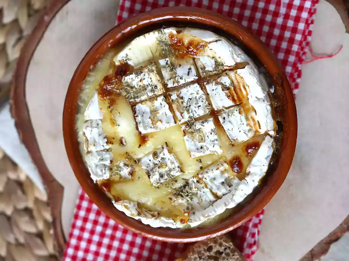 Air fryer-roasted camembert with a nice runny texture! - photo 4