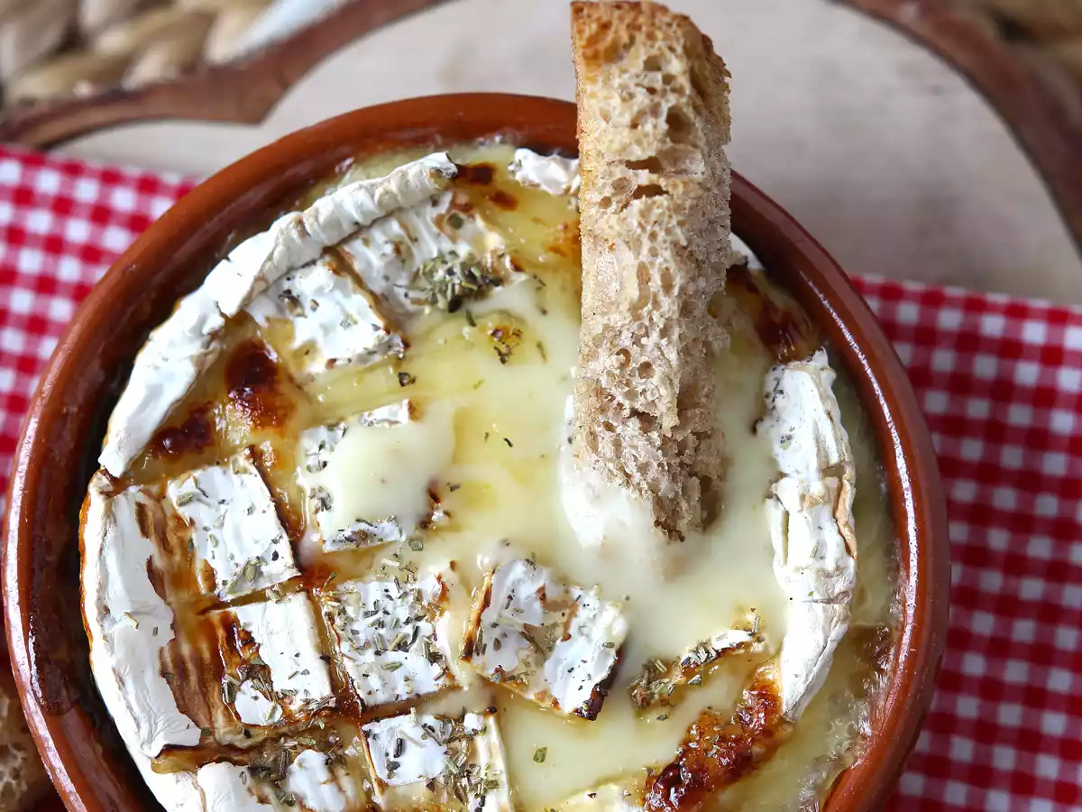 Air fryer-roasted camembert with a nice runny texture! - photo 5