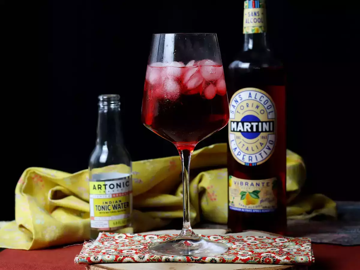 Alcohol-free Martini Tonic, a fresh and fruity cocktail! - photo 3