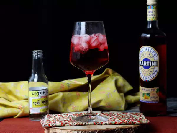 Recipe Alcohol-free martini tonic, a fresh and fruity cocktail!