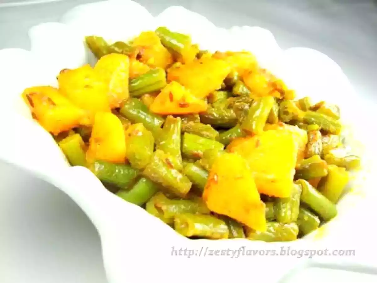 (Aloo Faliyan ) Green Beans and Potato Sabzi