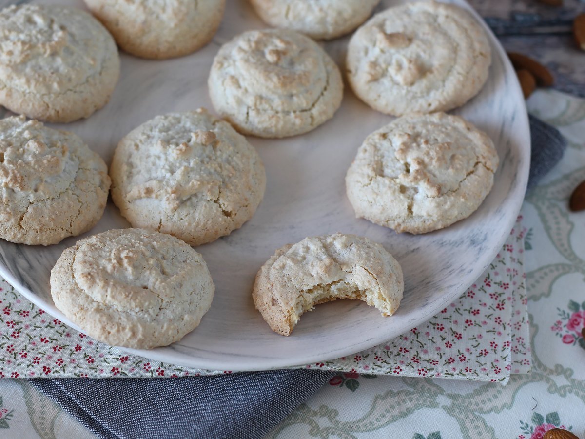 Amaretti, the Italian almond delicacies, perfect with coffee!