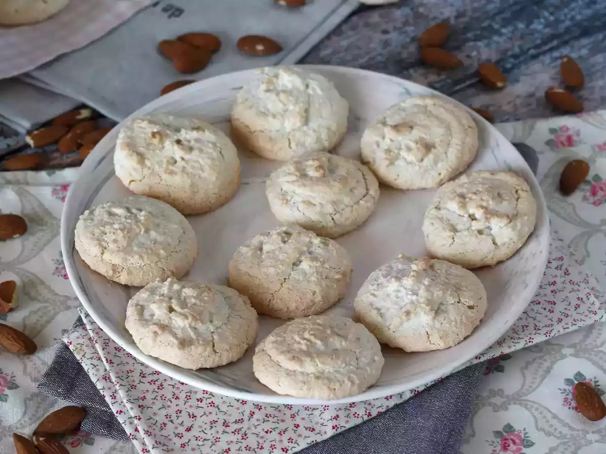 Amaretti, the italian almond delicacies, perfect with coffee! - photo 4