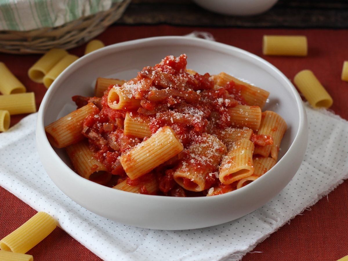 Amatriciana pasta, the traditional recipe