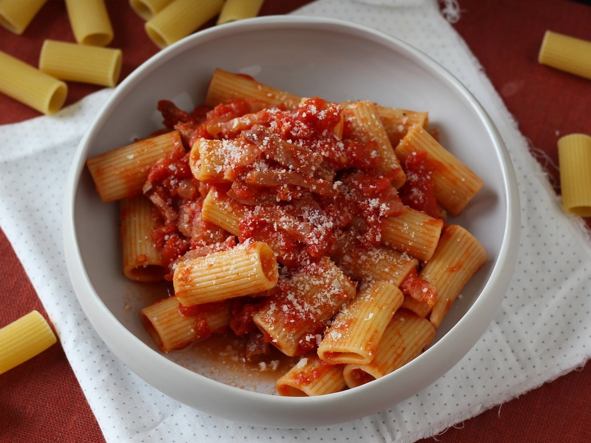 Amatriciana pasta, the traditional recipe - photo 3