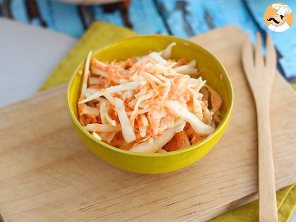 American-style coleslaw (cabbage and carrot salad)