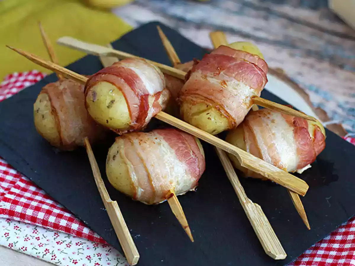 Appetizer potato and bacon skewers