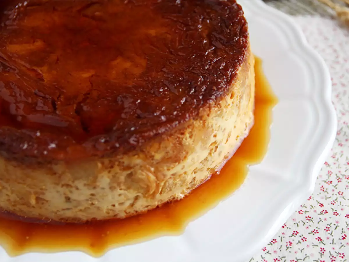 Apple and caramel pudding with croissants - photo 2