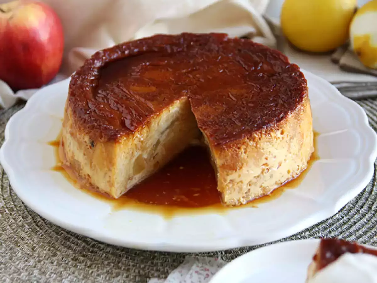 Apple and caramel pudding with croissants - photo 4