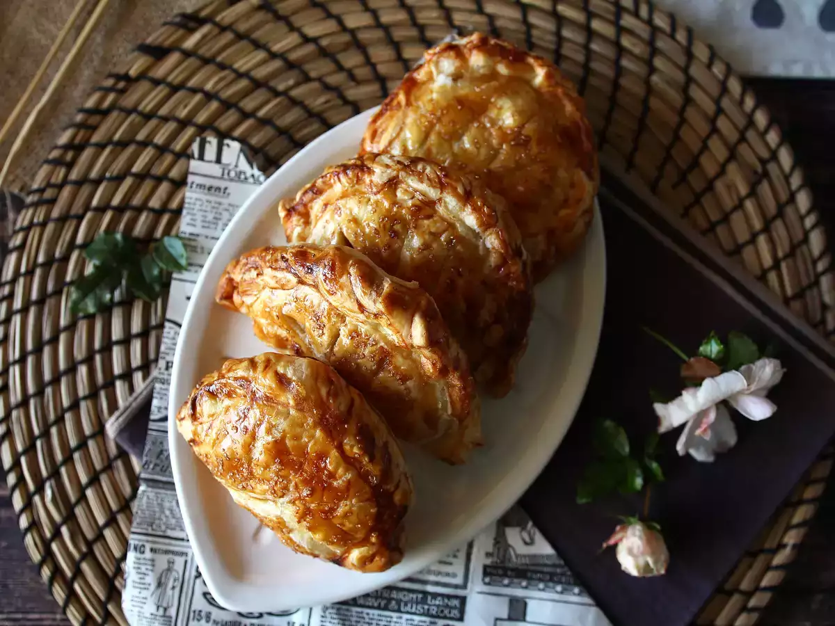 Apple and hazelnut cream hand pies for Epiphany - photo 4
