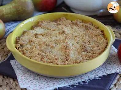 Apple and pear crumble: the most delicious dessert!
