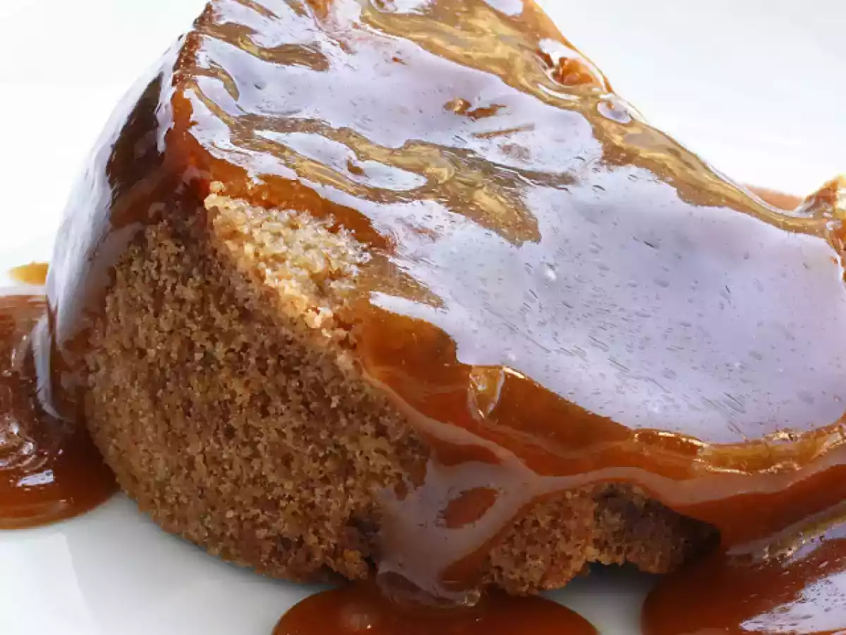 Apple Cake with Caramel Sauce