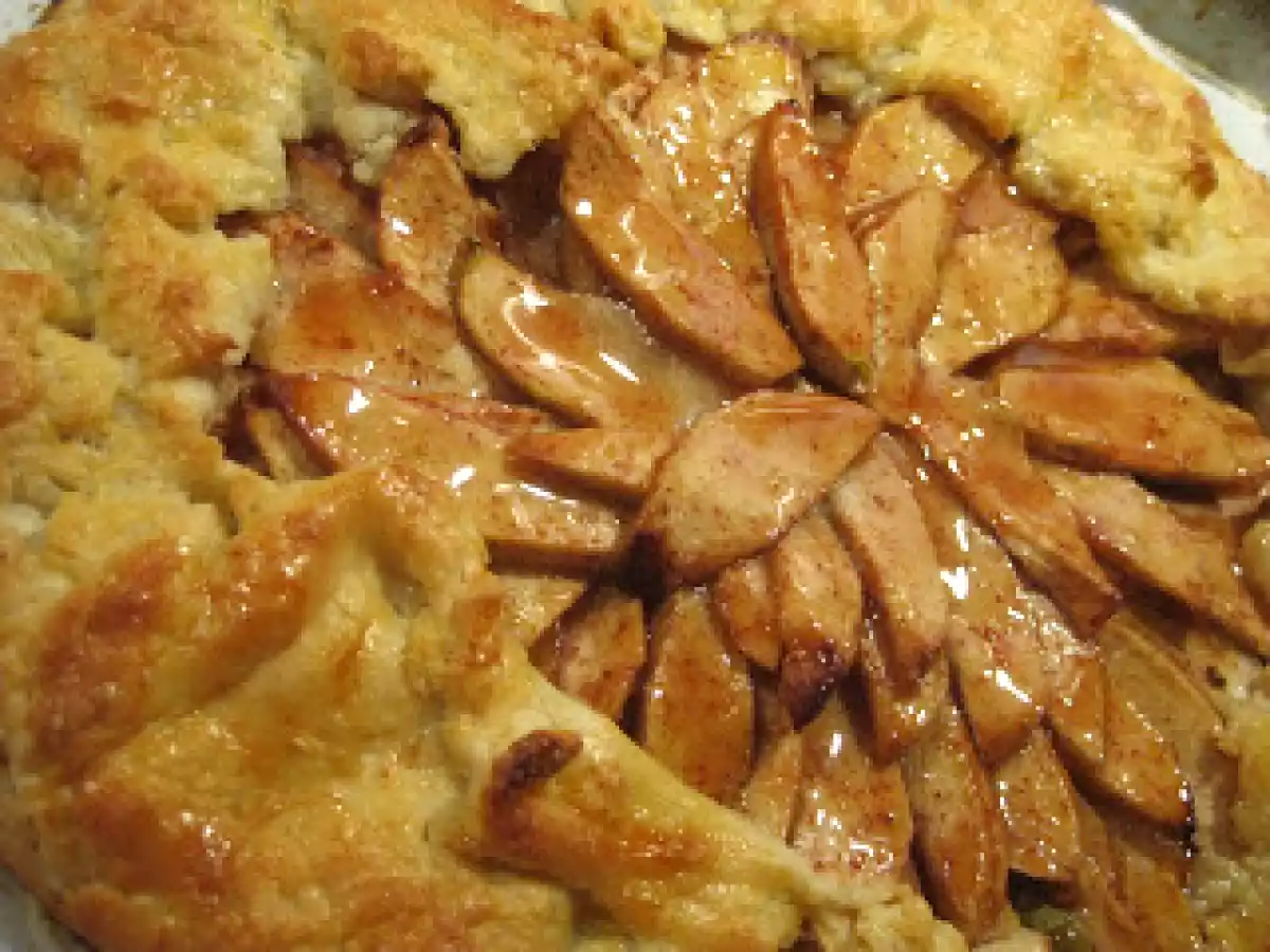 Apple galette with cinnamon cream cheese - photo 2