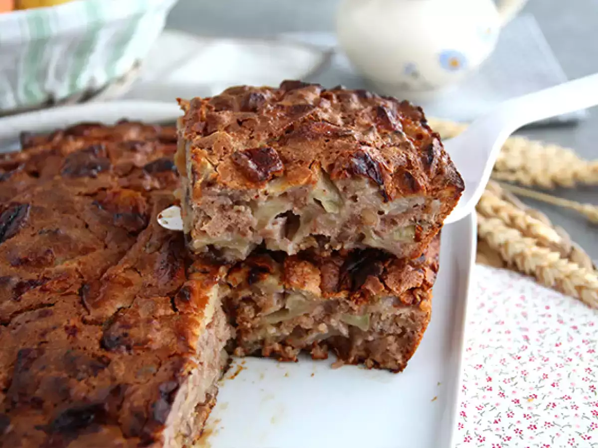 Apple, walnut, and cinnamon cake - photo 2