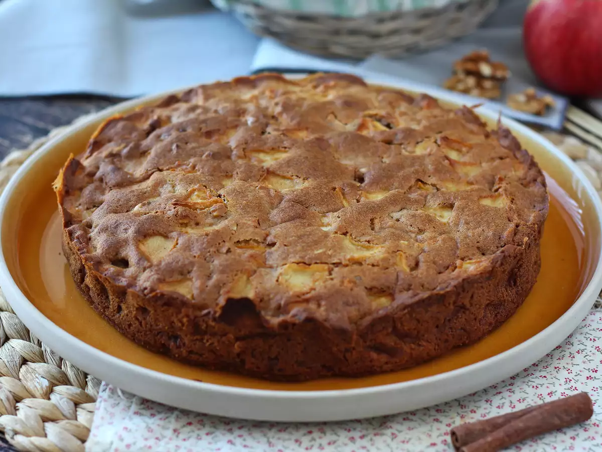 Apple, walnut, and cinnamon cake - photo 5