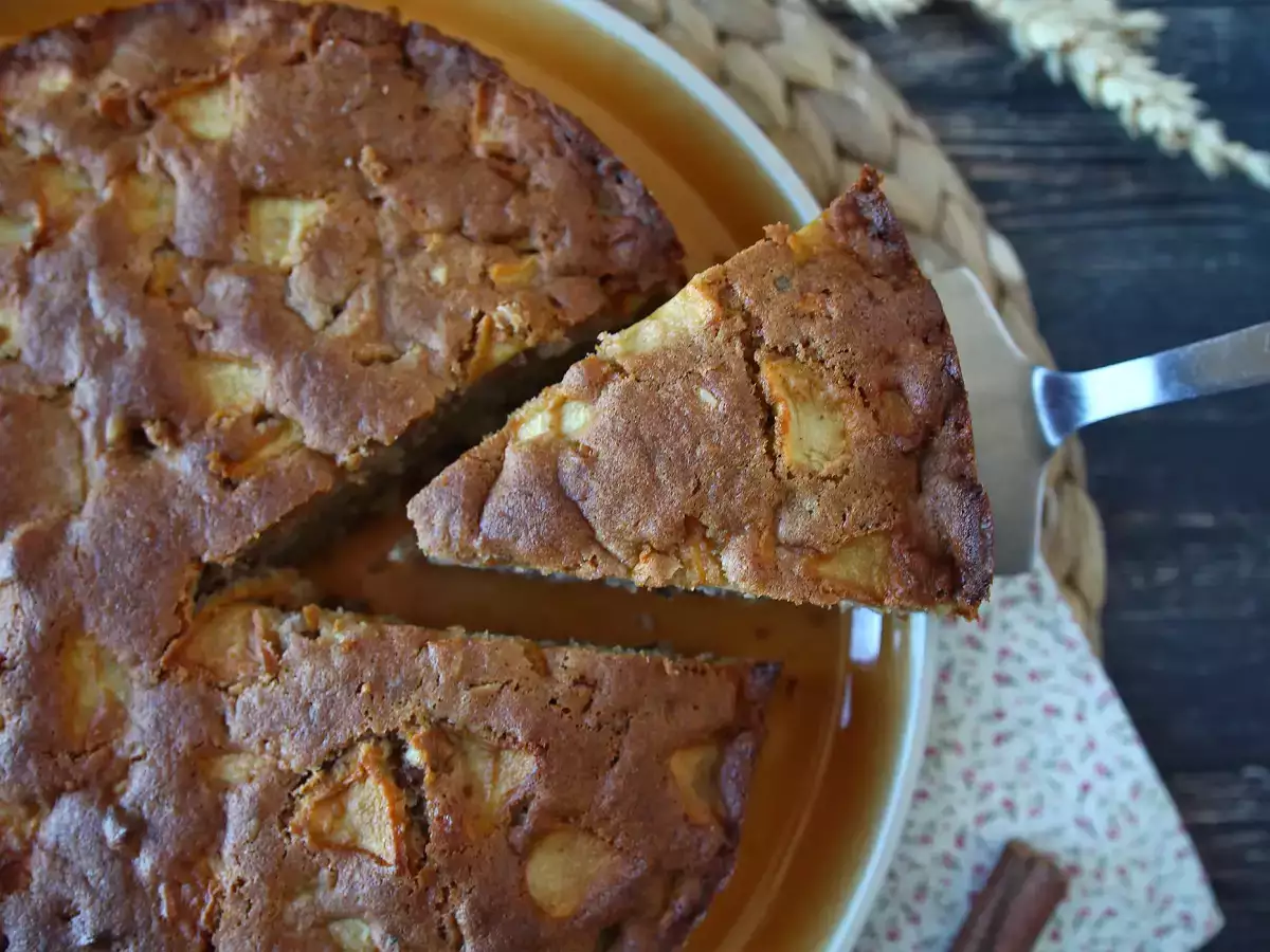 Apple, walnut, and cinnamon cake - photo 6