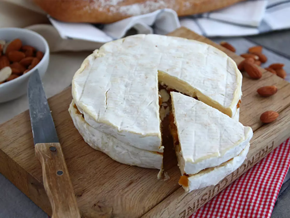 Apricot and almond-stuffed Brie - photo 3