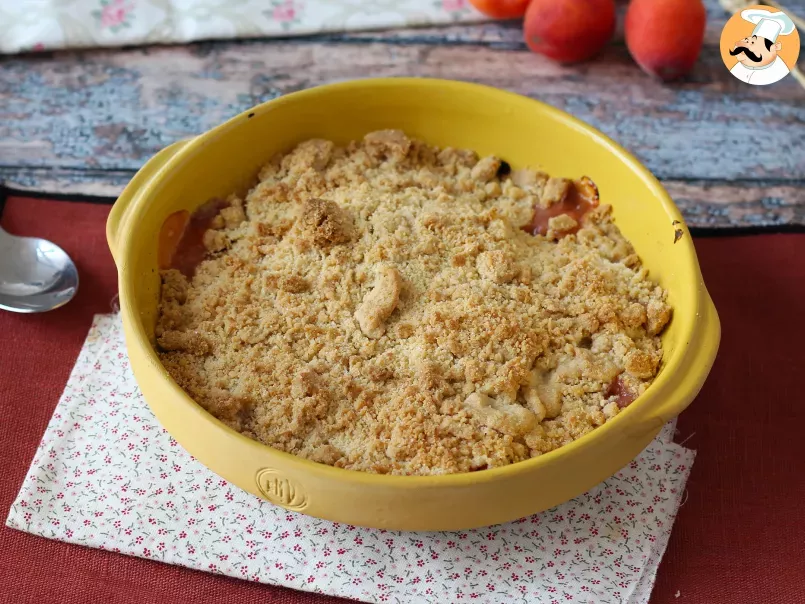 Apricot crumble, the super comforting melting and crunchy dessert, photo 2