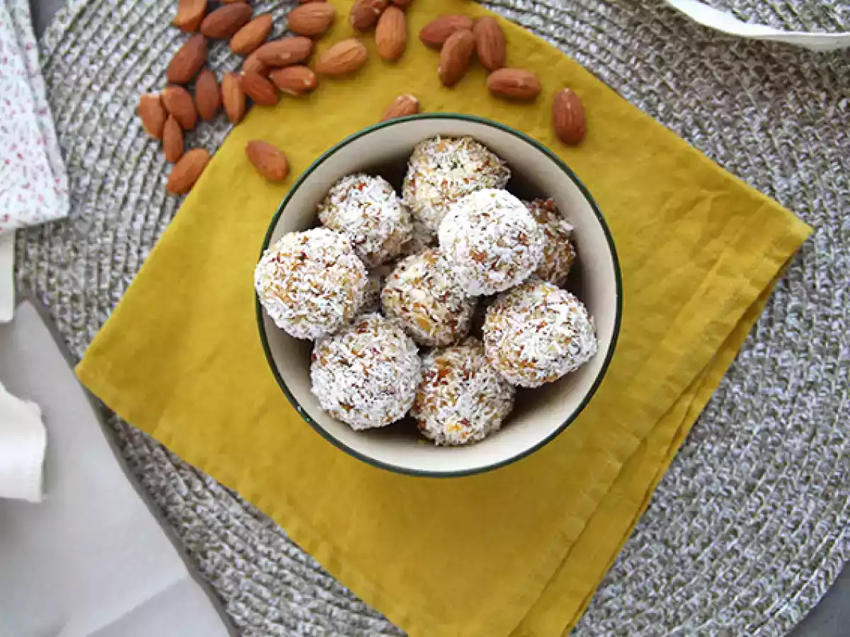 Apricot energy balls with green tea and coconut - photo 3