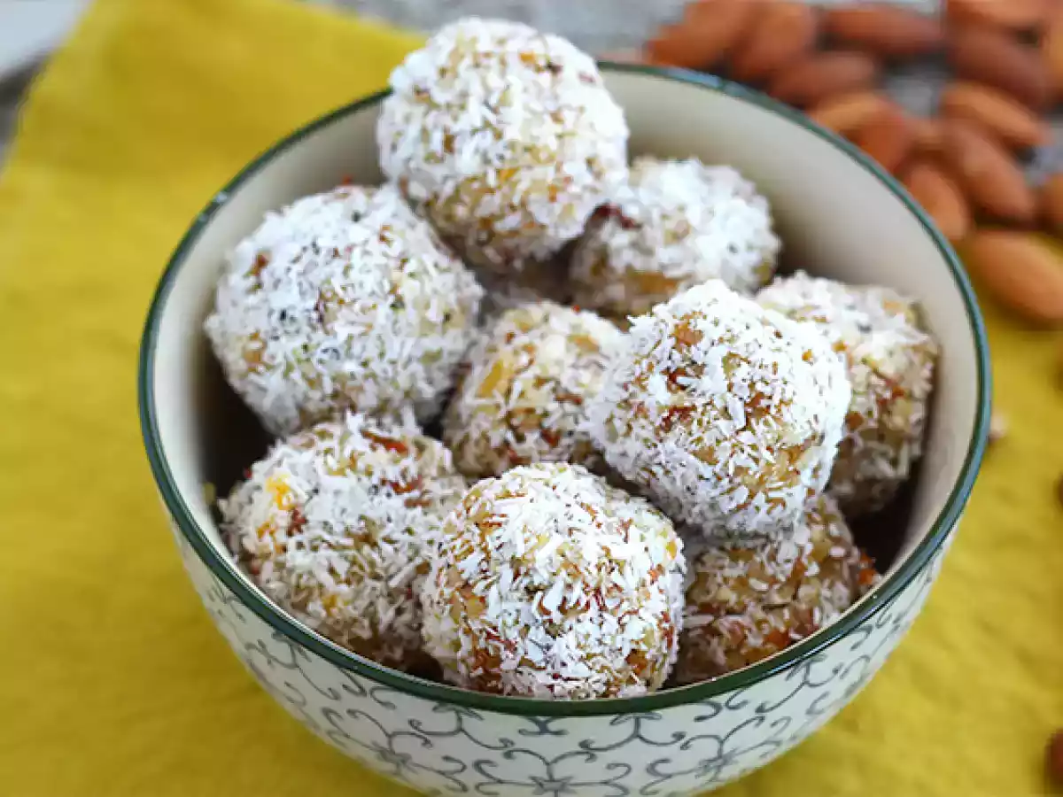 Apricot energy balls with green tea and coconut - photo 4