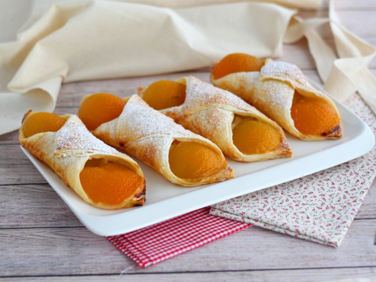 Apricot hand pies