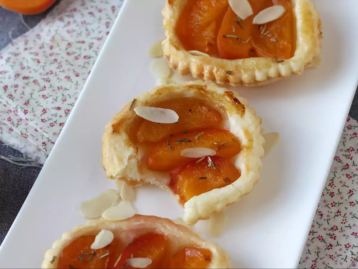 Apricot tatin tartlets, an easy an quick dessert! - photo 4