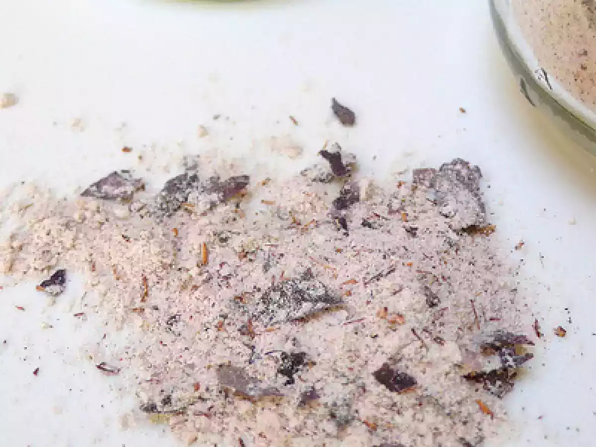 Aromatic Himalayan salt with dulse seaweed and rooibos tea