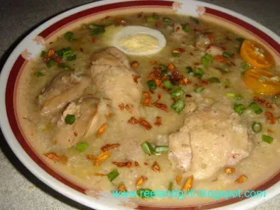 Arroz Caldo or Lugaw (Chicken Congee)