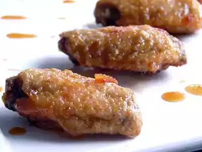 Asian style chicken wings recipe with spicy garlic sauce