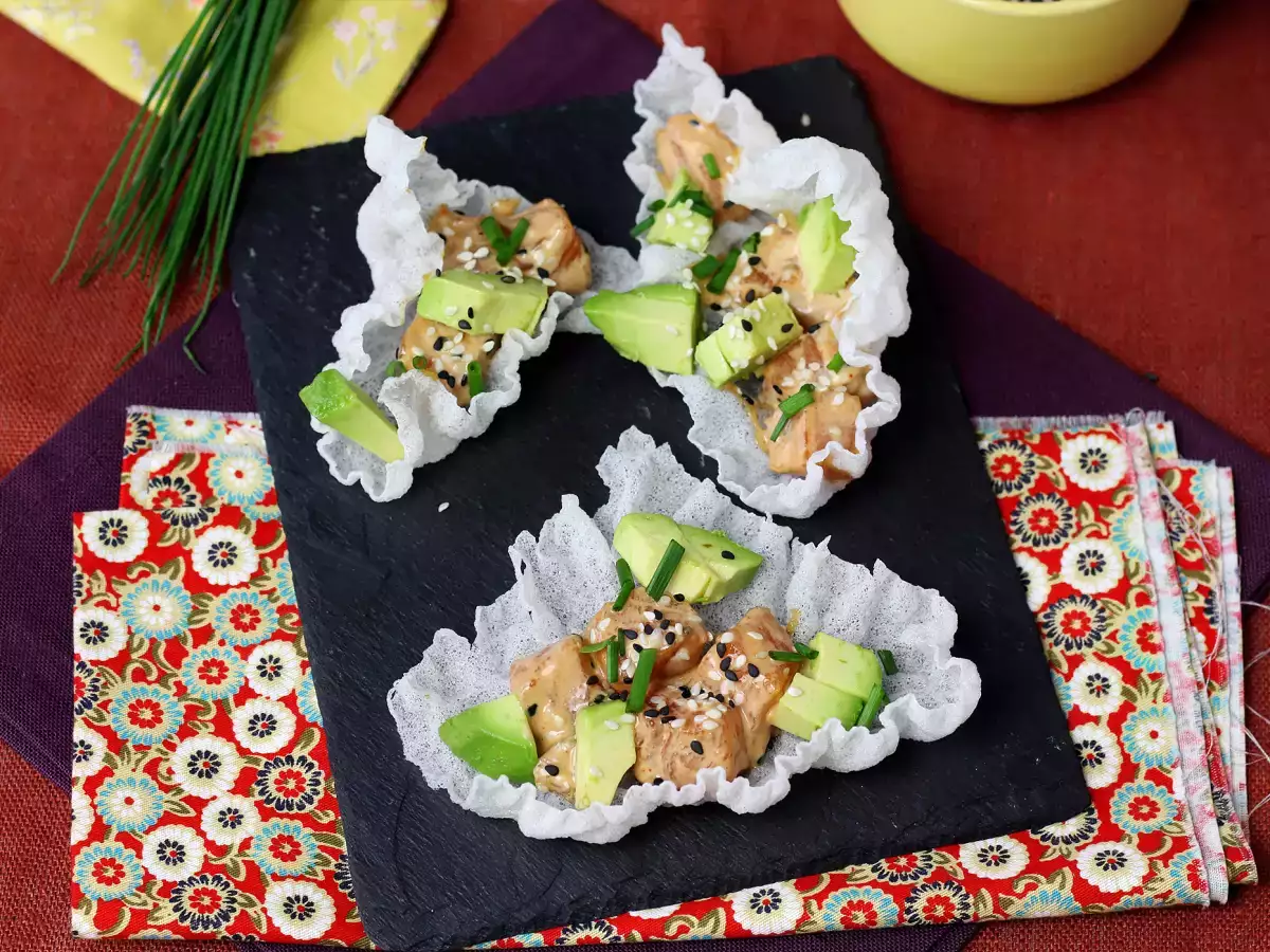 Asian-style tacos: salmon tartare in a rice paper crisp - photo 3