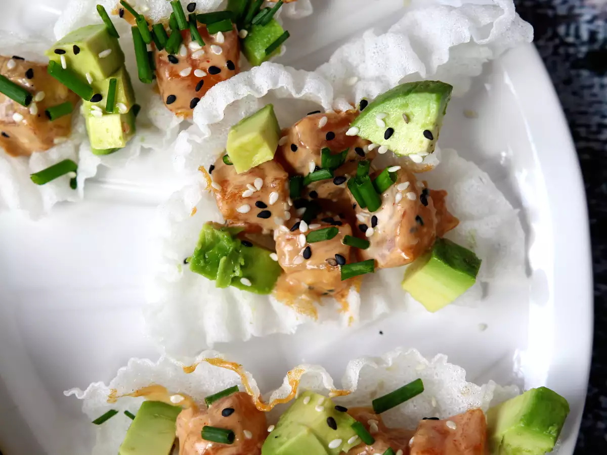 Asian tacos: spicy salmon tartar and avocado in rice paper chips - photo 7