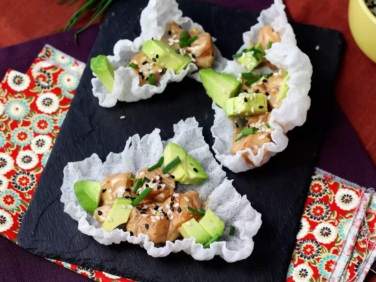 Asian tacos: spicy salmon tartar and avocado in rice paper chips - photo 8